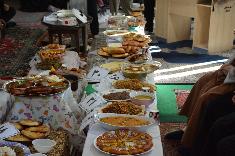 جشنواره پخت نان و آش محلی