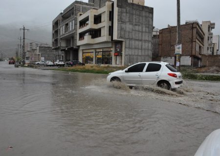 بارش شدید باران در ماکو باعث گرفتگی معابر شد + تصاویر