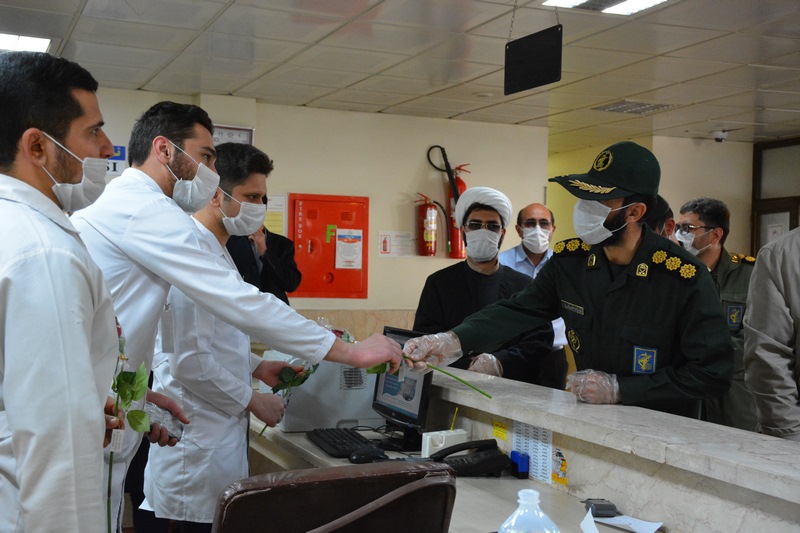 دیدار فرمانده سپاه پاسداران ماکو و رئیس شبکه بهداشت با کادر بیمارستان فجر ماکو