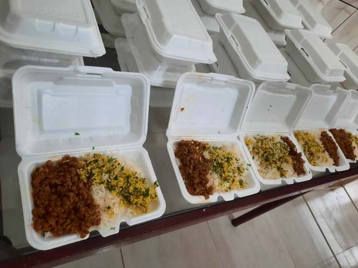 پخش ۱۳۰۰ بسته غذایی به مناسبت شهادت حضرت فاطمه (س) در ماکو+تصاویر
