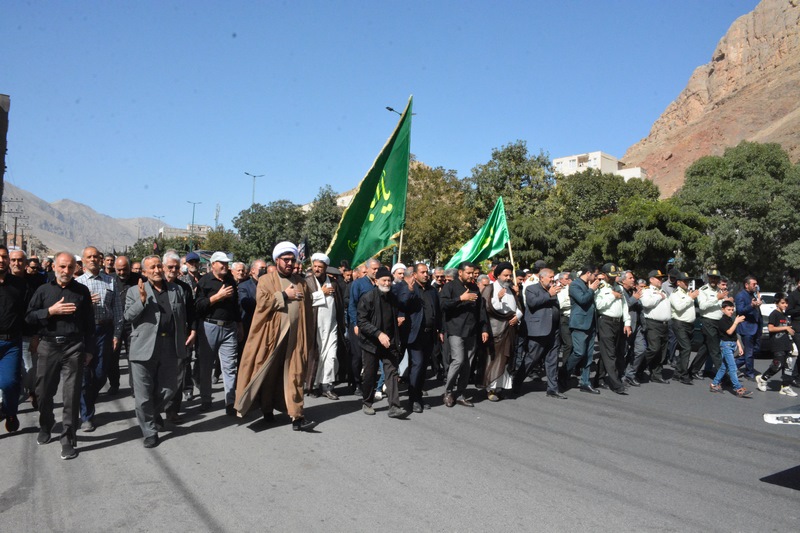 ویژه برنامه پیاده روی اربعین حسینی در ماکو/مردم ماکو با دیده های گریان اربعین حسینی را عزاداری کردند