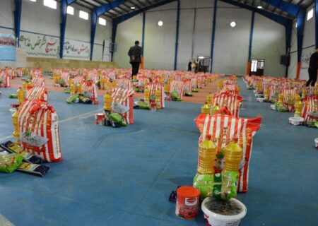 اهدای ۱۷۰۰ بسته کمک معیشتی به خانواده‌های نیازمند در ماکو
