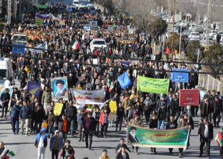 خروش مردم ماکو در راهپیمایی ۲۲ بهمن