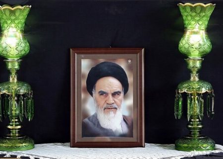 بازگشت به مکتب امام راه نجات کشور است