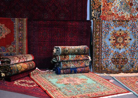 فرش آذربایجان‌غربی با ۷۲ هزار بافنده نفس می‌کشد
