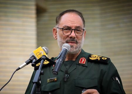 وحدت ملت ایران سد راه توطئه‌های دشمن است