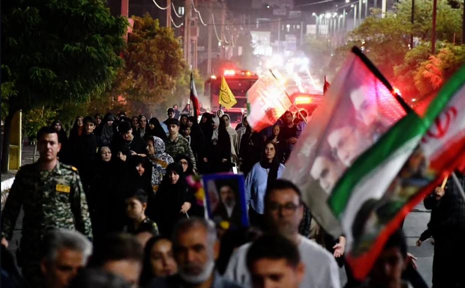 همایش بزرگ پیاده‌روی خانوادگی هفته دفاع مقدس در ماکو برگزار شد